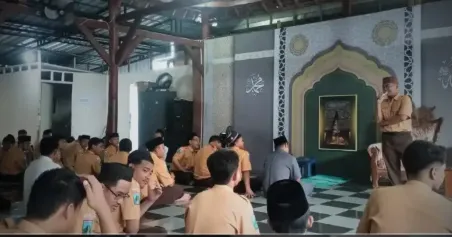 Melatih Mental Santri Lewat Public Speaking Setiap pagi