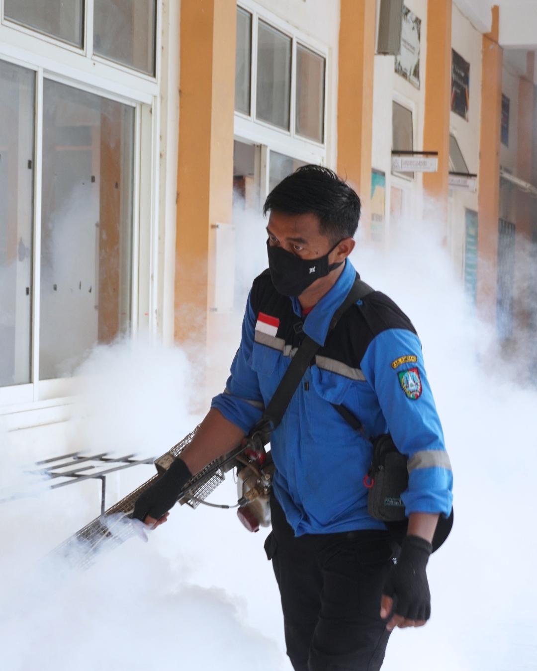 Fogging Lingkungan Sekolah SMK Plus Khoiriyah Hasyim