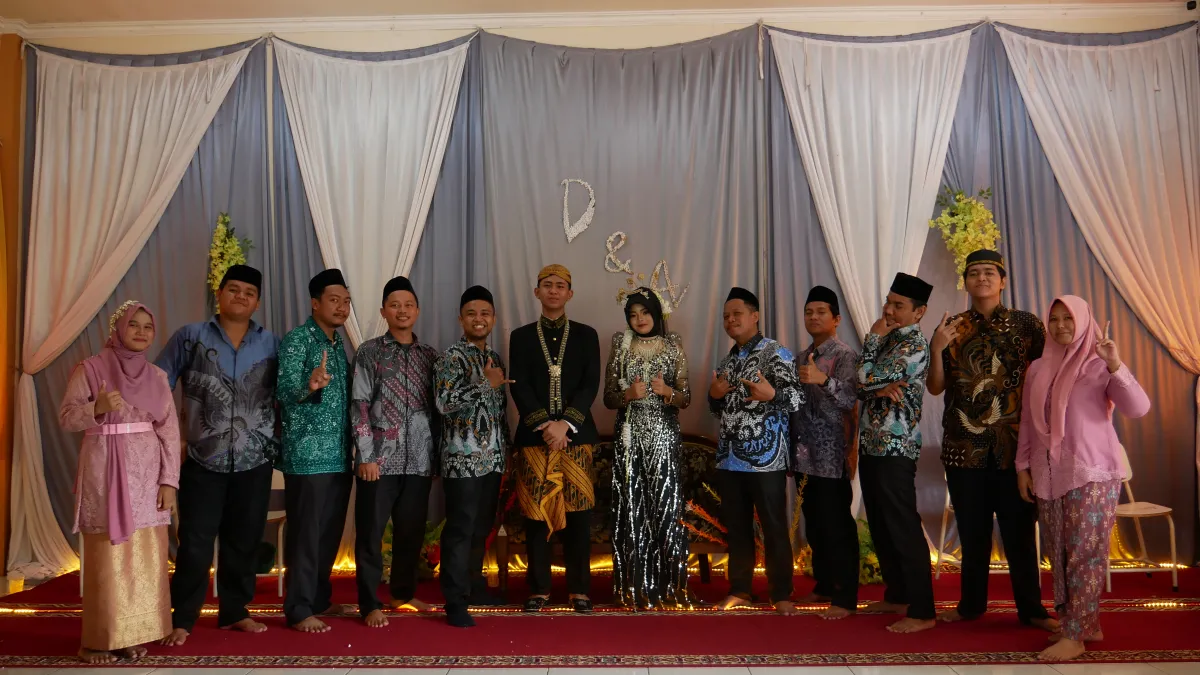 Seharian Jadi Pengantin! 🤵👰 Serunya Praktik Adat Jawa di SMK Plus Khoiriyah Hasyim